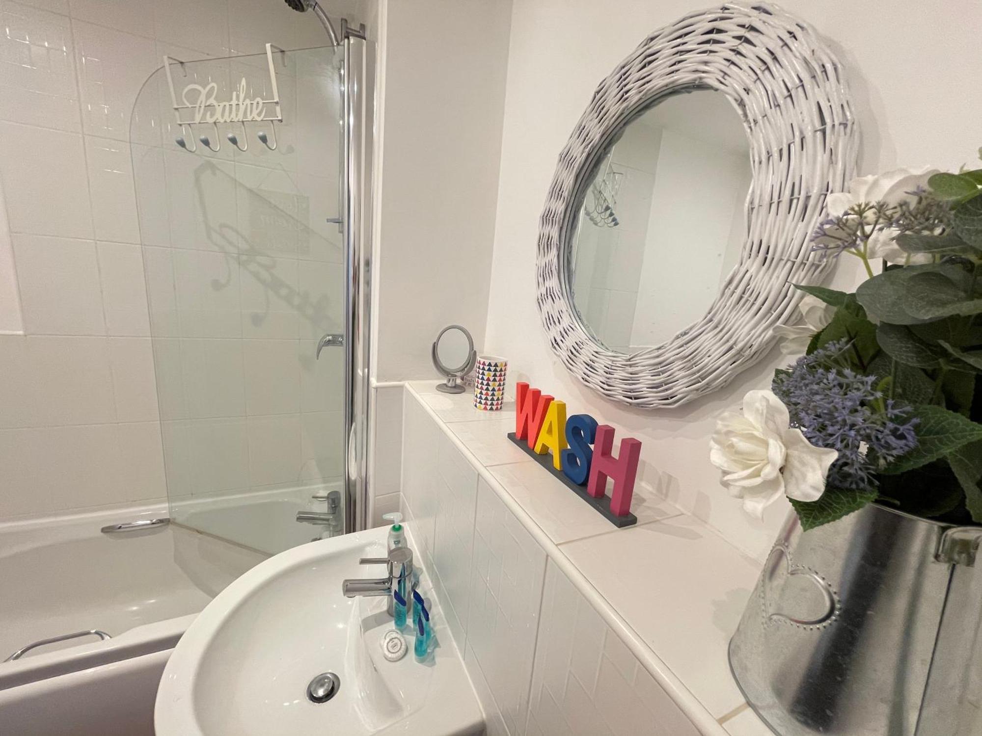 Grand Central Apartments Derby Room photo